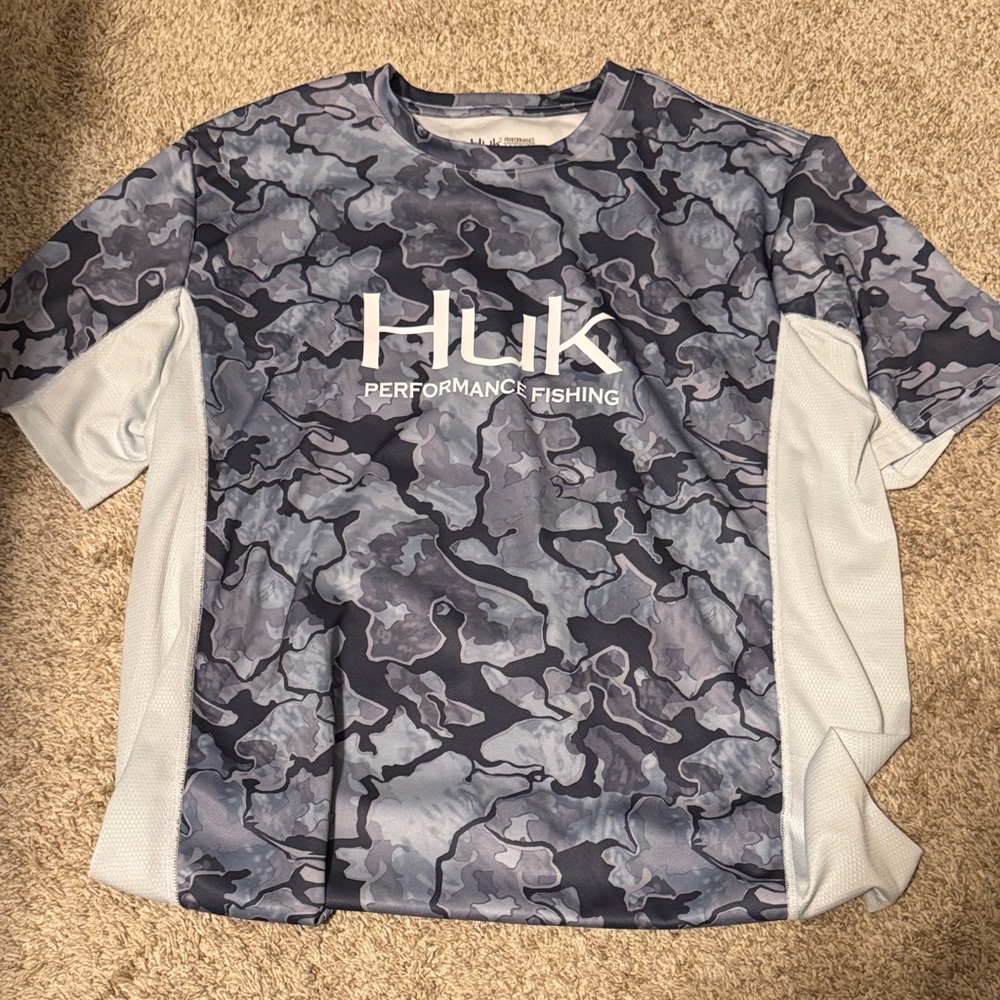 Huk Camo Performance Fishing Shirt in Gray and White